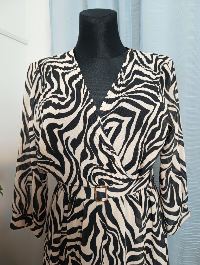 Śliczna, długa sukienka zebra