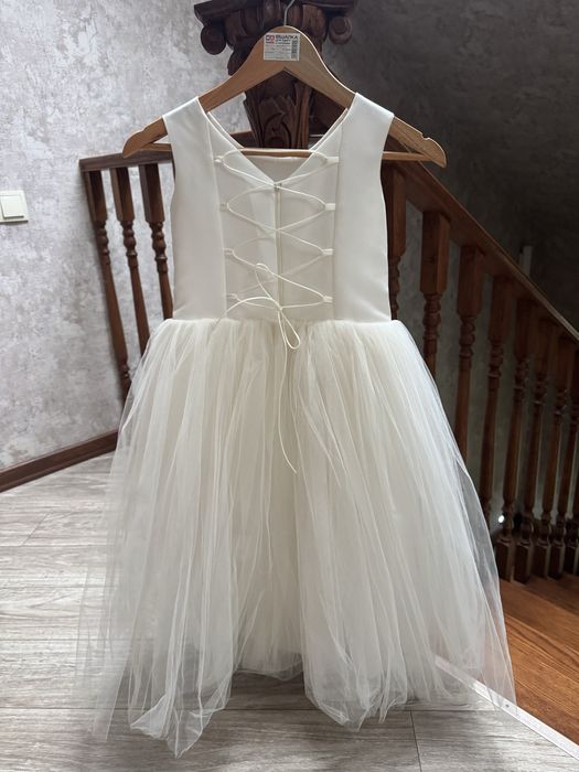 Нарядна сукня для дівчинки