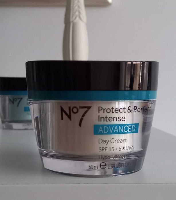 No7 krem na dzień przeciwsarzeniowy Protect&Perfect Intense Advanced