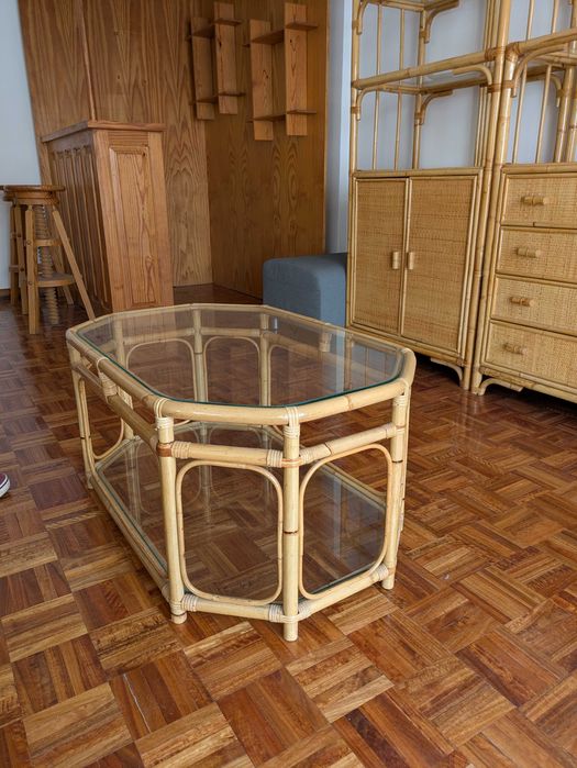 estante em bambu + mesa de centro