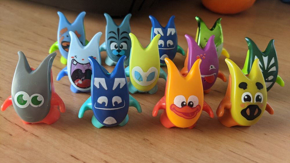 Figurki Kolekcjonerskie Kinder Niespodzianka Zestaw 12szt