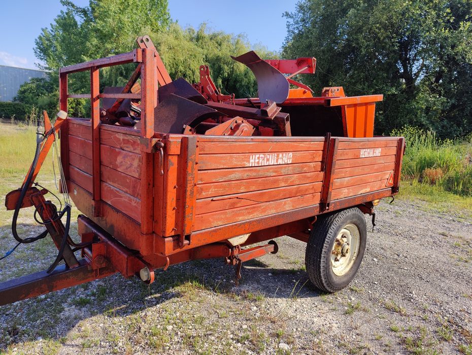 Trator Izeki 25cv 4x4  com alfaias