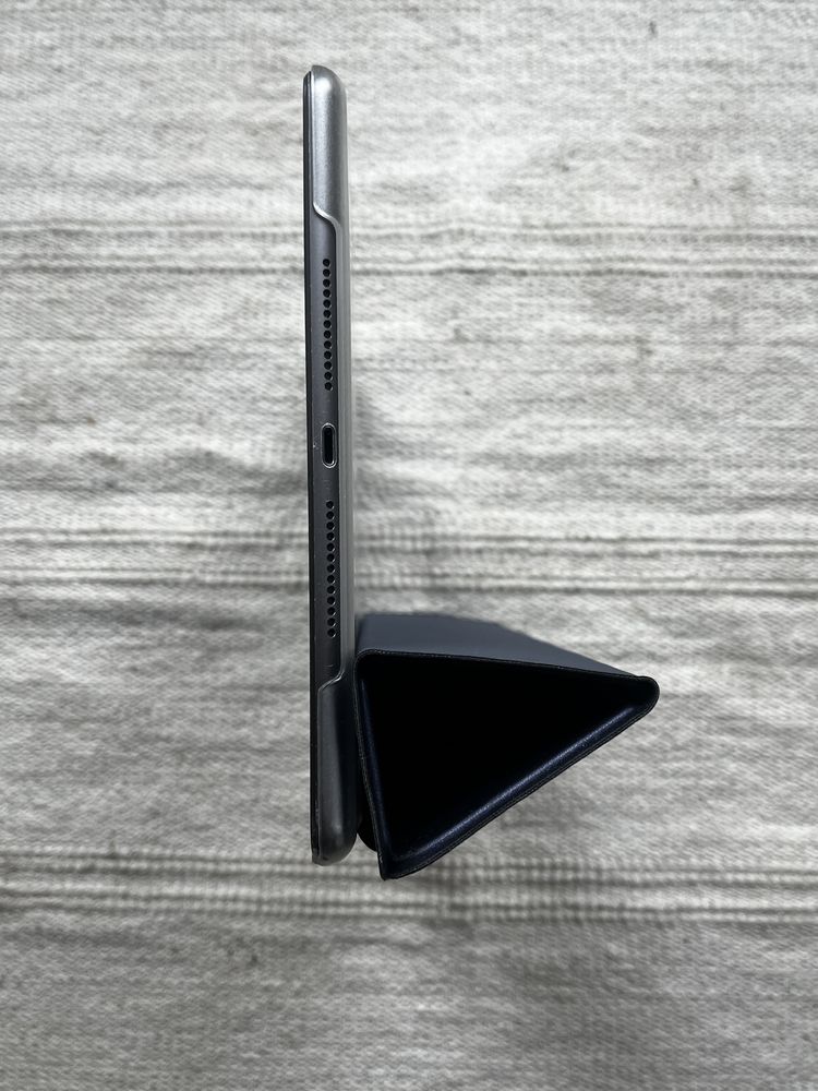 Ipad gen 7 32gb klawiatura apple pencil idealne dla studenta