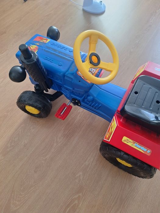 Traktor zabawkowy