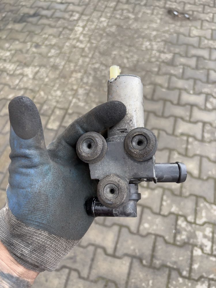 Elektrozawór dodatkowa pompka wody bmw e90 e91 e92 320d 330d 2.0d 3.0d