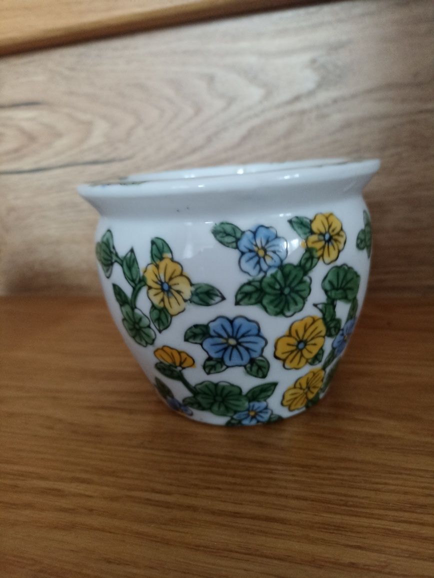 Piękna doniczka, osłonka, pojemniki ceramiczny