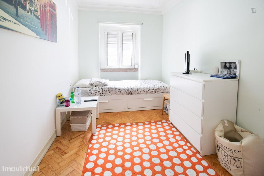 67545 - Quarto com cama de solteiro em...