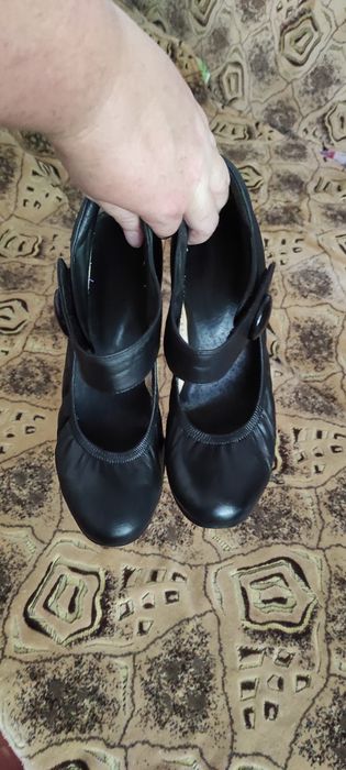 Шкіряні босоніжки