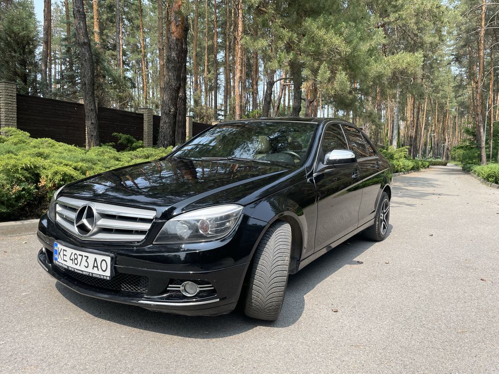 Продам mersedes w204 c 180 в хорошем состоянии