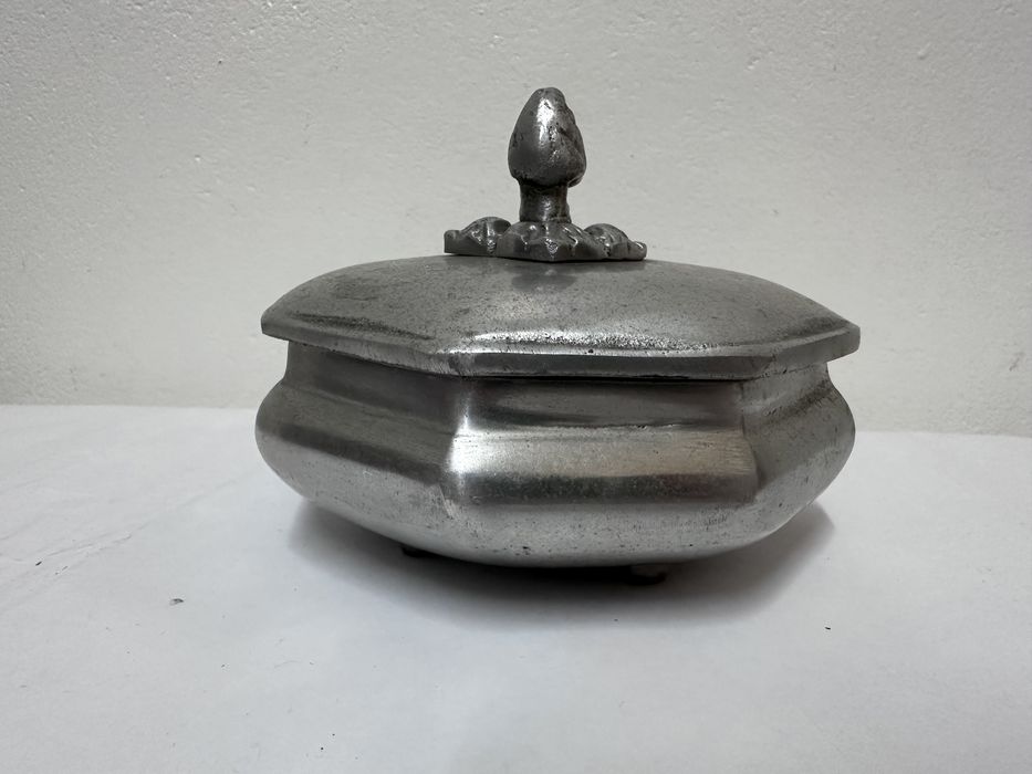 Guarda-jóias em liga de estanho