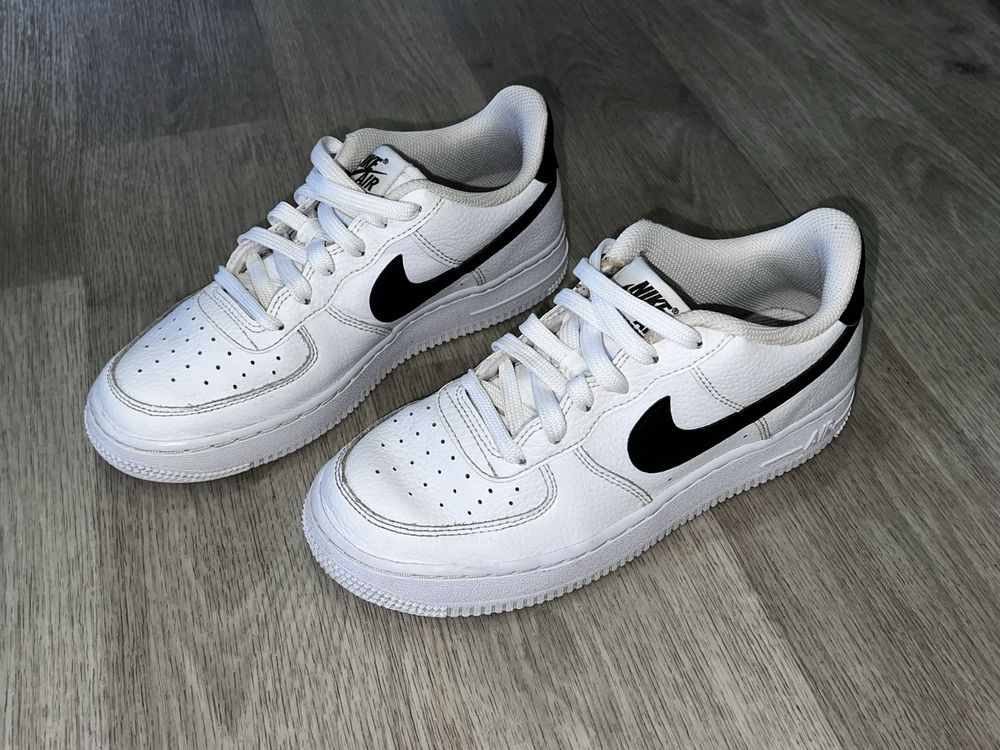 Оригінальні, практичні кросівки Nike Air Force 1 розмір 36,5