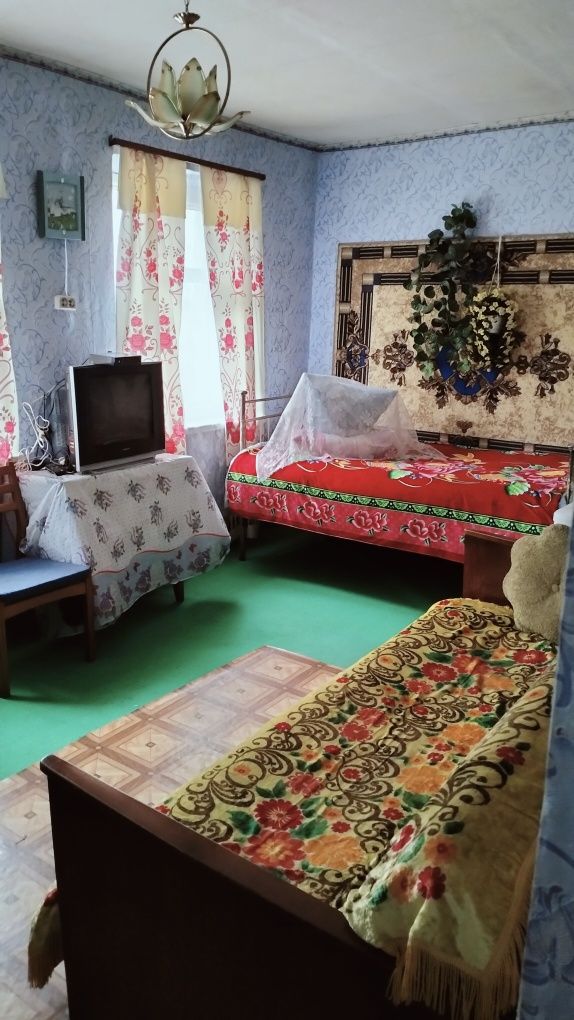 Продам 1/2 будинку с Савин (60 км від Києва)