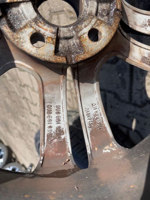 Felga silne Audi a3 8v r18