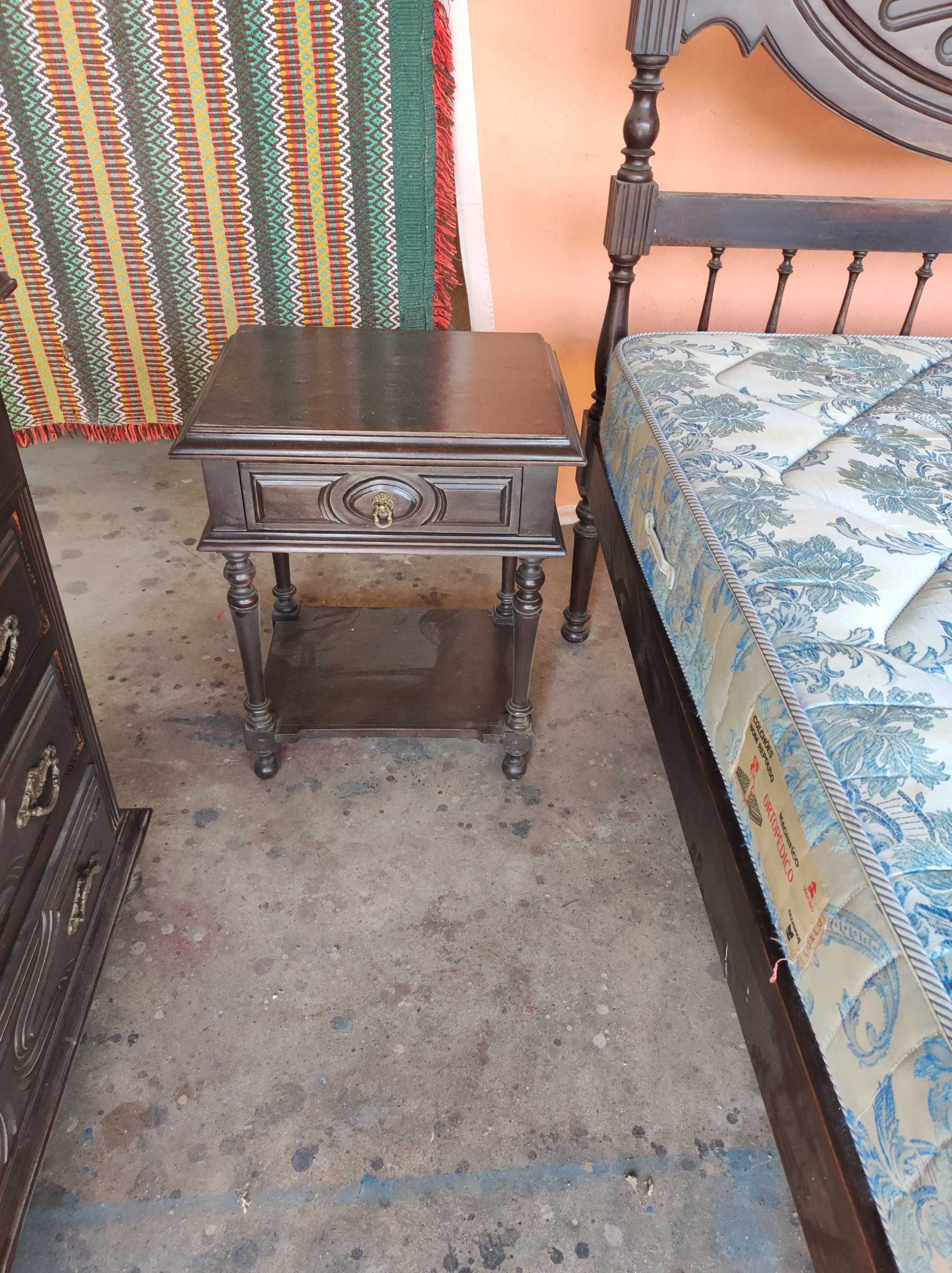 Cama + Colchão + Mesas Cabeceira + Cómoda