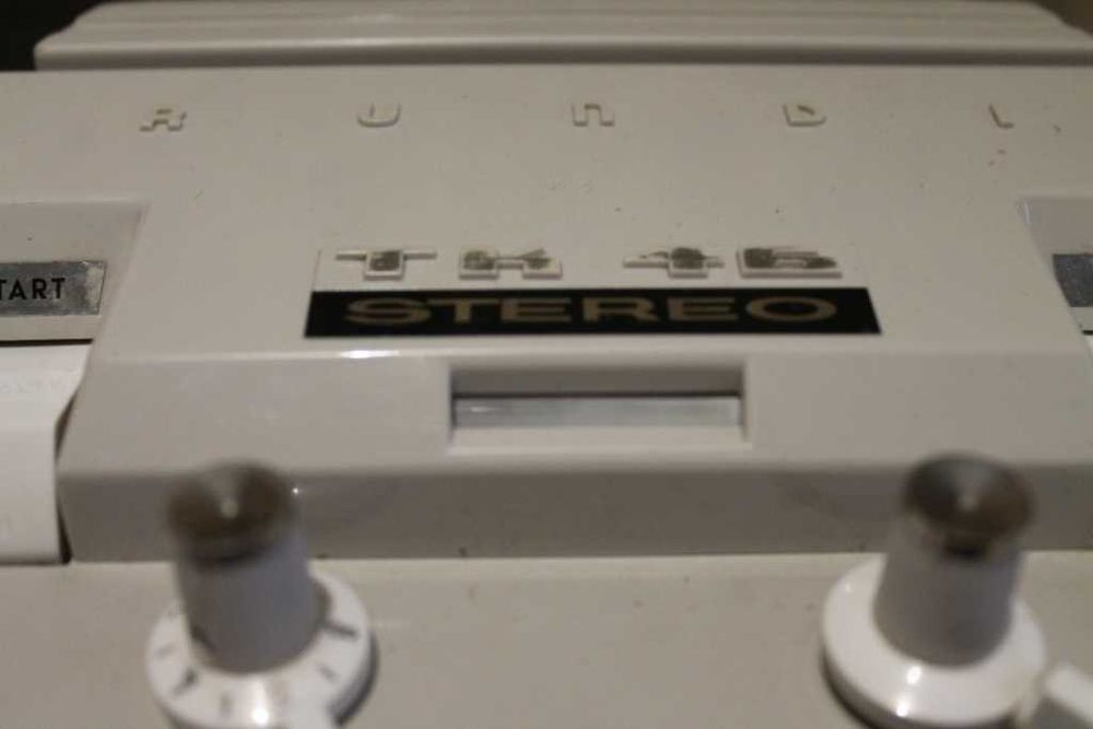 Магнитофон Ggundig