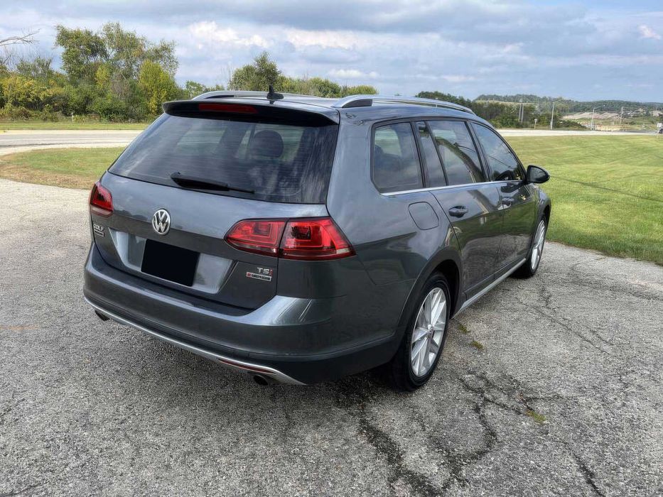 Volkswagen Golf      2017