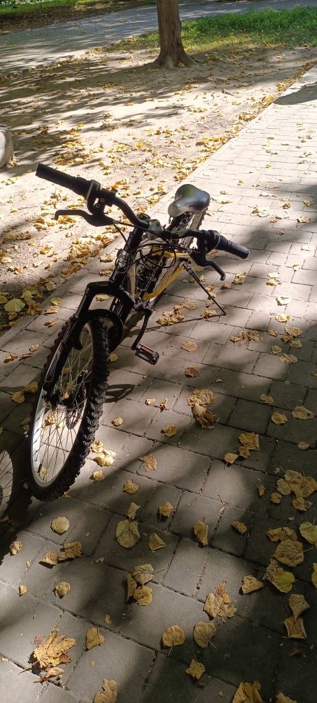гірський велосипед CCM Static 26" з подвійною підвіскою.