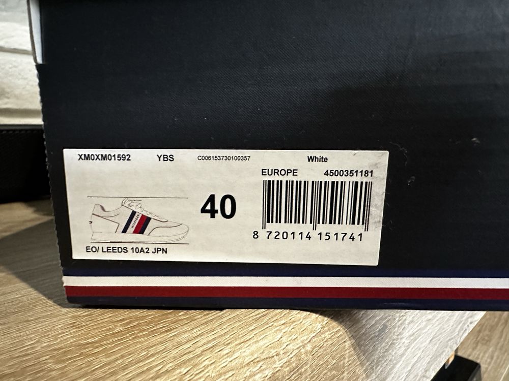 Sneakersy TOMMY HILFIGER Corporate Leather Flag Runner FM0FM02651