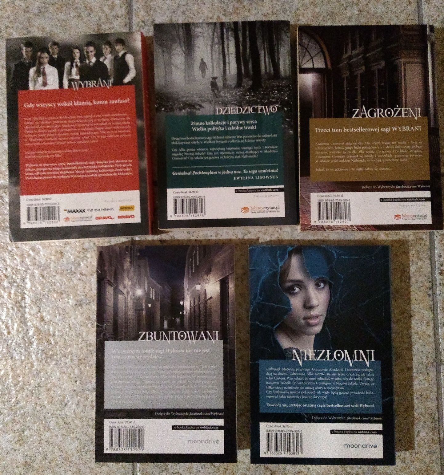 Wybrani, Dziedzictwo, Zagrożeni, Zbuntowani, Niezłomni C. J. Daugherty