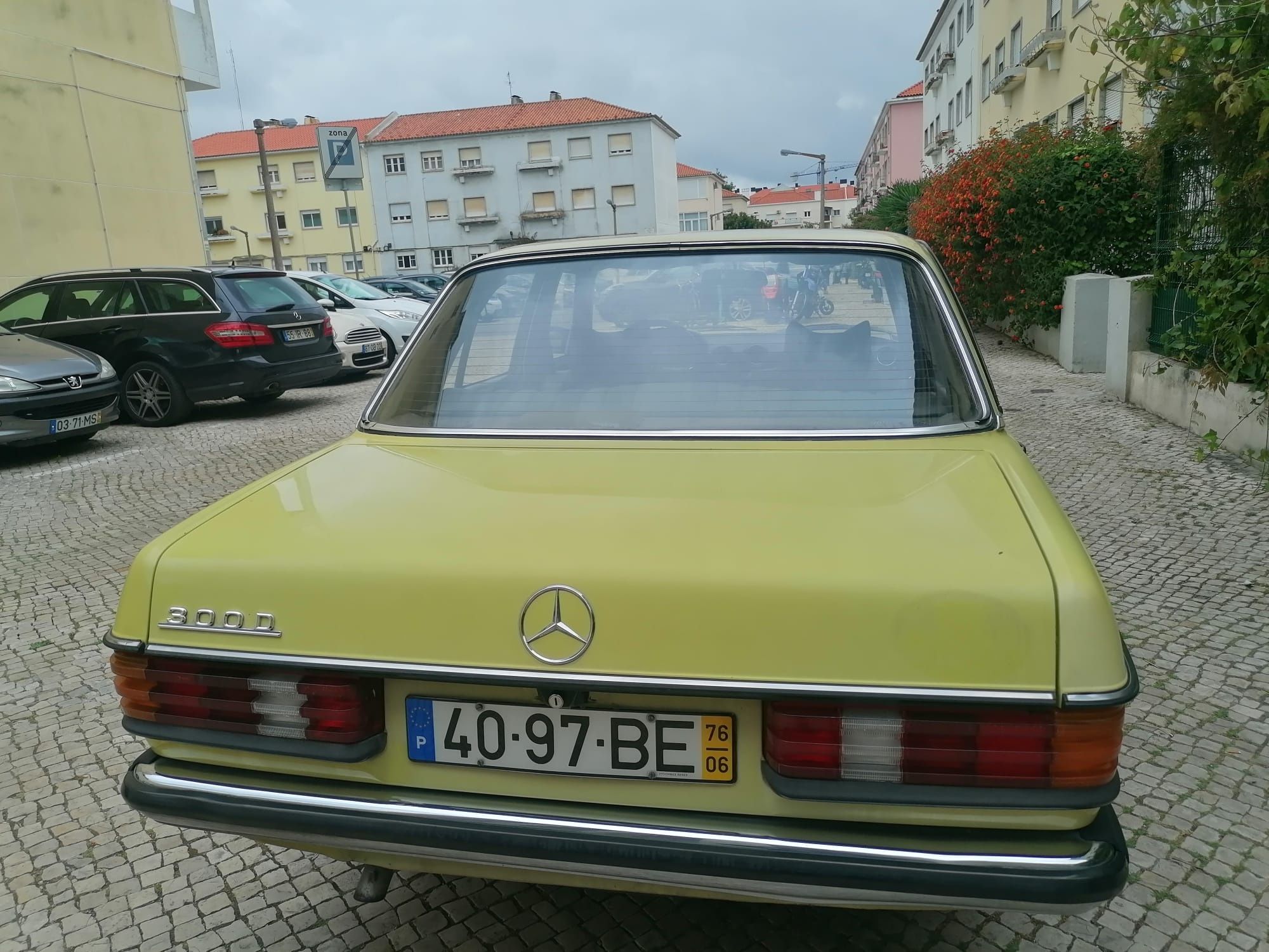 Mercedes 300d - 261 000 km [Ano 1976]