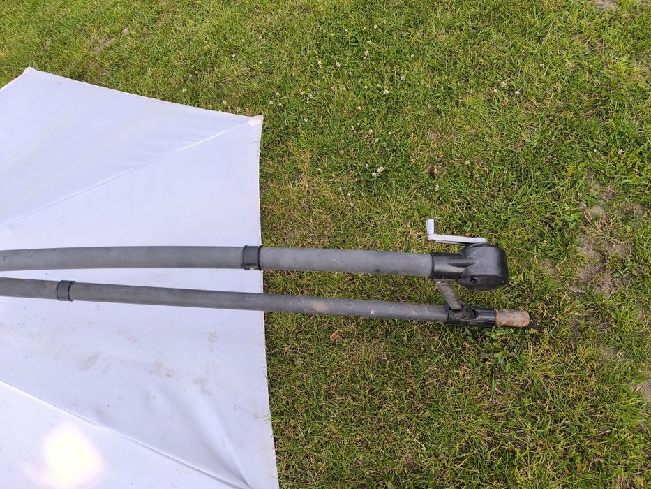 Duży parasol ogrodowy  zewnętrzny