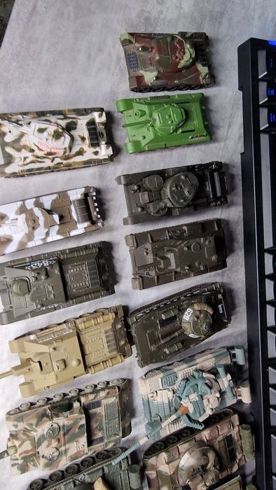 Моделі танків 1:72