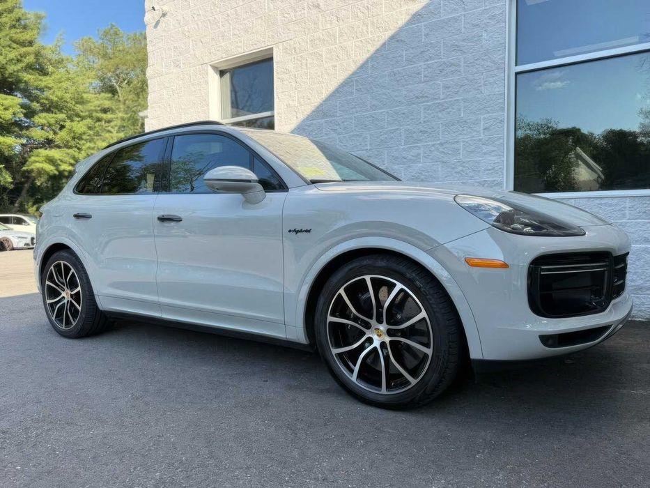 Porsche Cayenne E-Hybrid Turbo S      2021