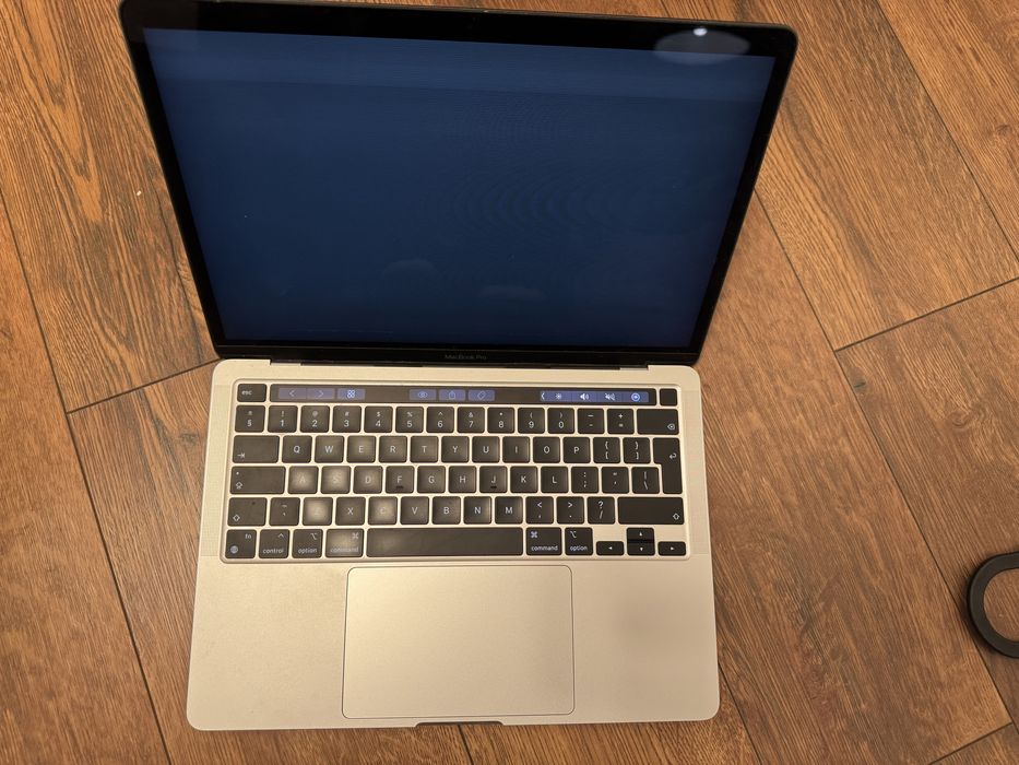 MacBook Pro 13” M1 2020 8GB 512GB - uszkodzony ekran