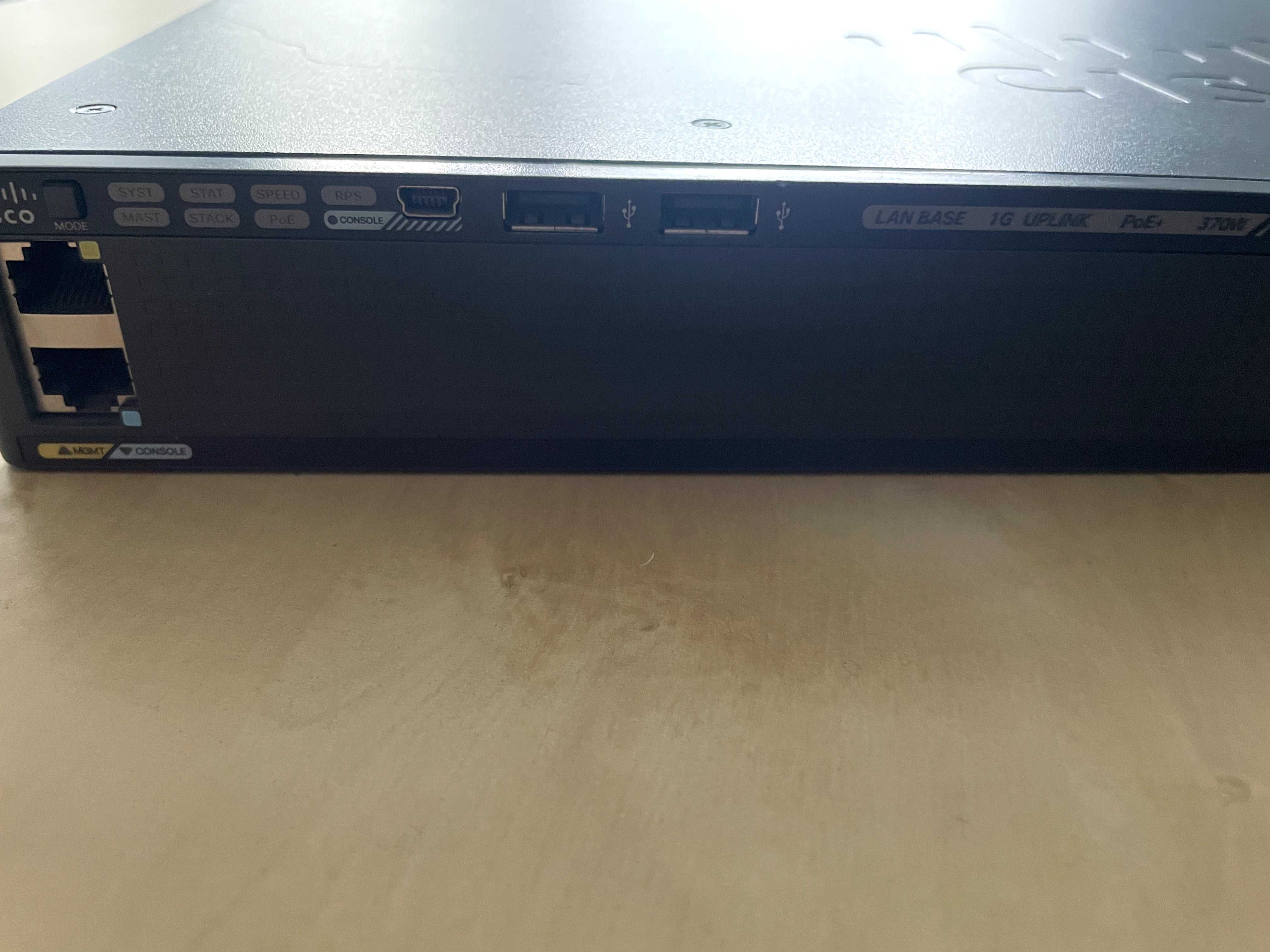 Switch Cisco Catalyst WS-2960X-24PS-L + uszy + adapter na wentylatory