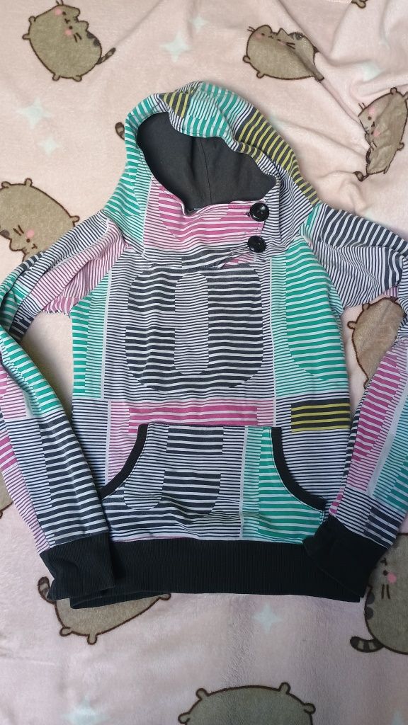 Bluza 146 kolorowa ma kieszeń stan bdb