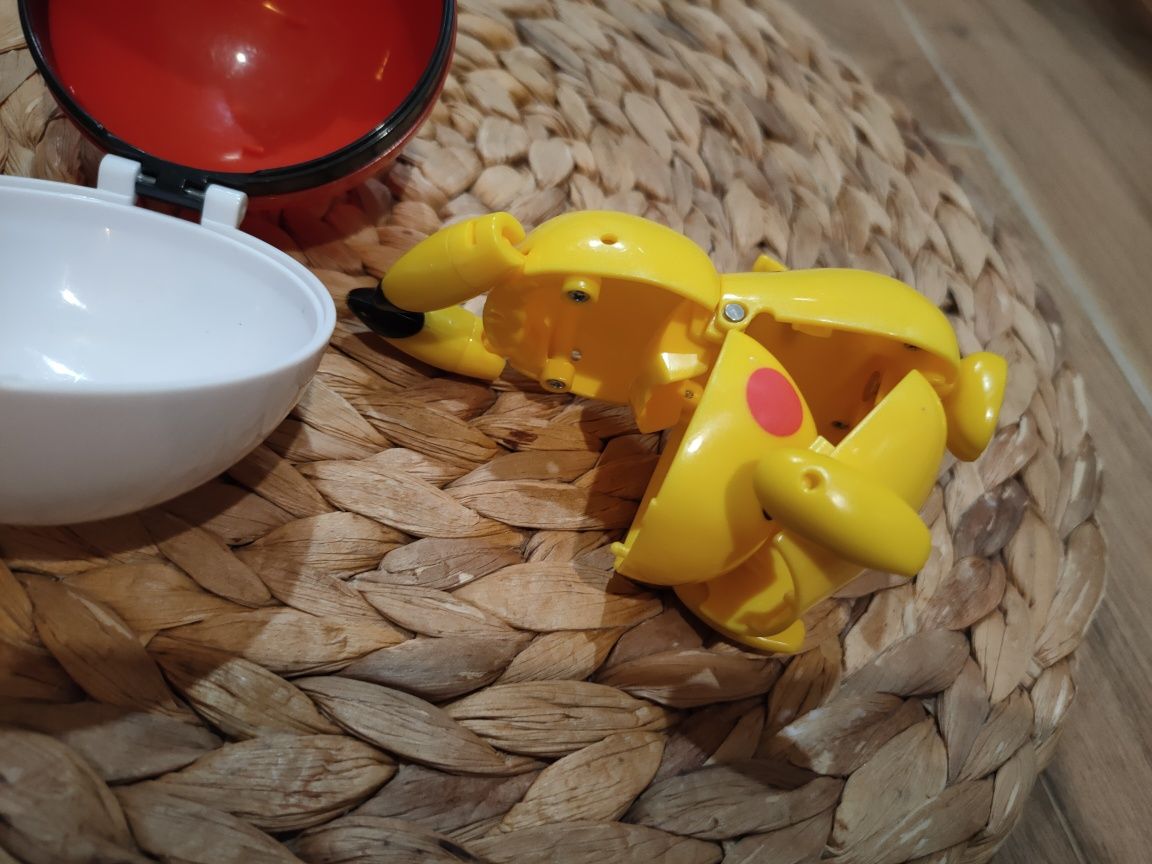 Pokeball Pokemon Pikachu