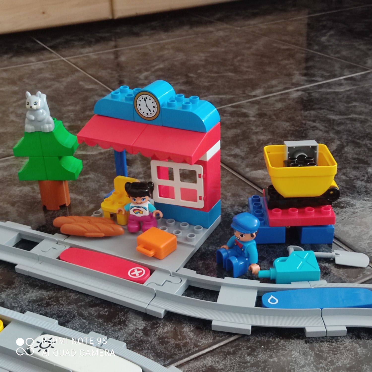 LEGO DUPLO pociąg parowy 10874 i dodatkowe tory 10872
