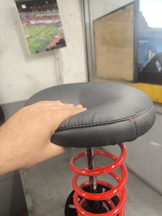 Banco feito com amortecedor auto
