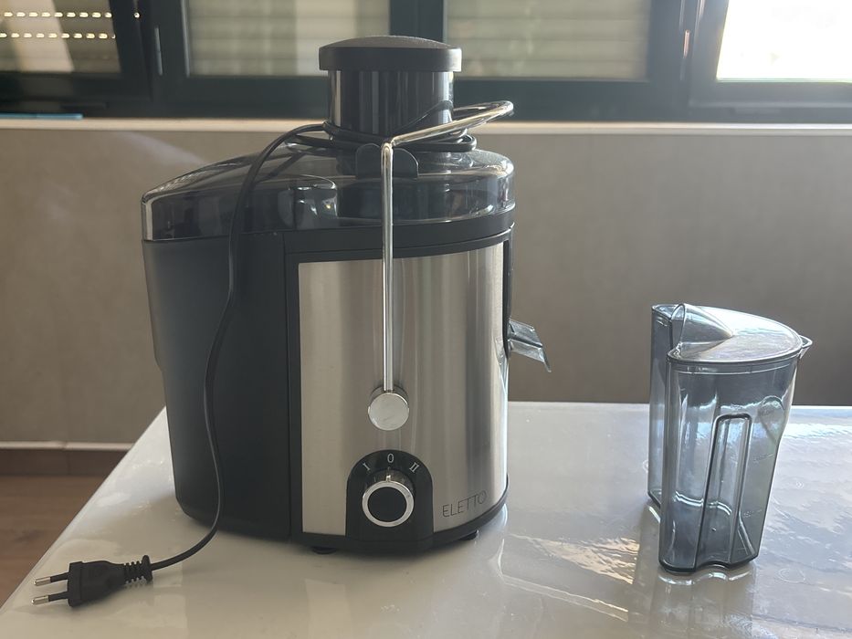 Máquina liquidificadora de 2 velocidades
