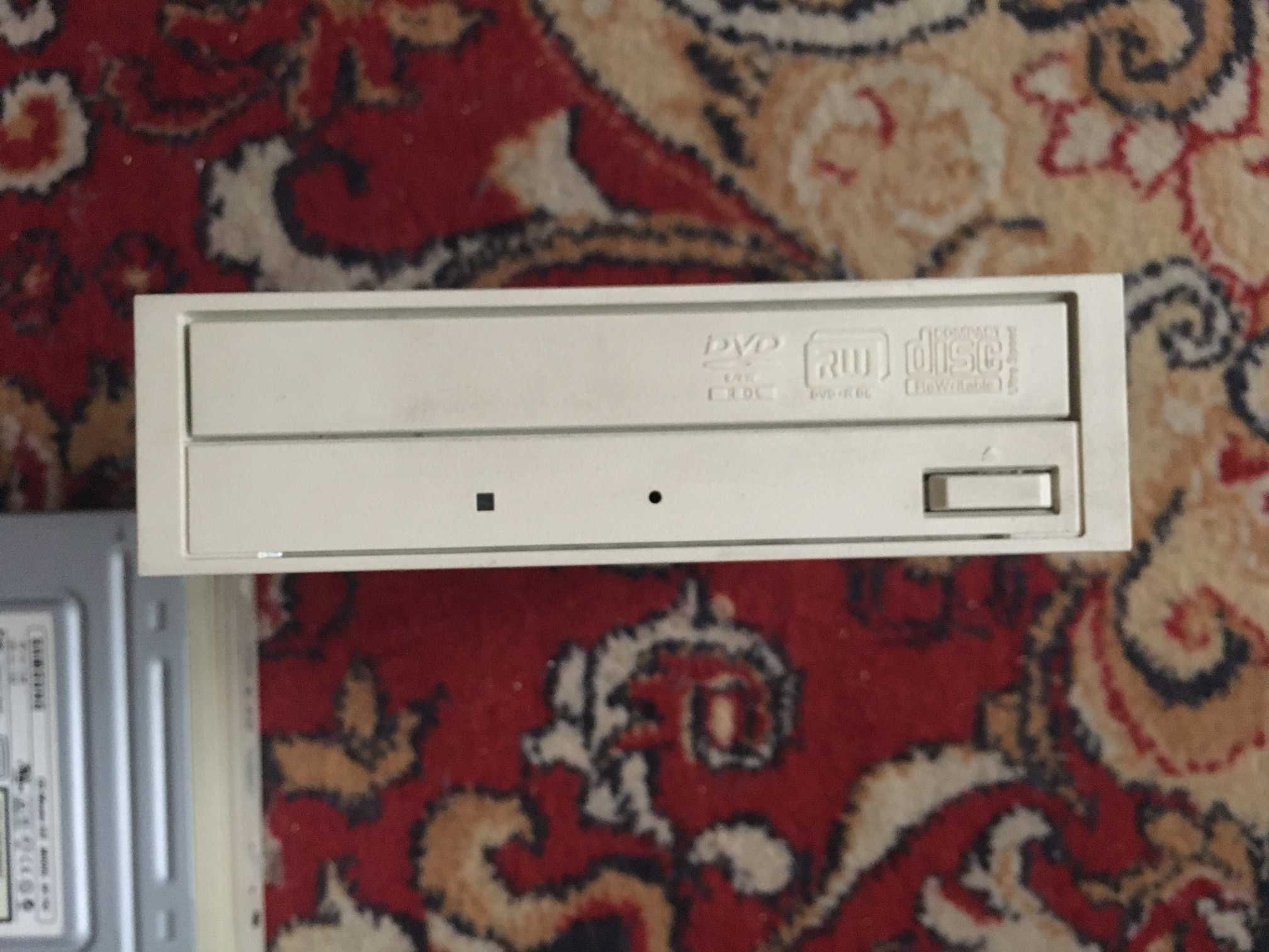 Дисковод: CD/DVD R/RW-привод NEC 52