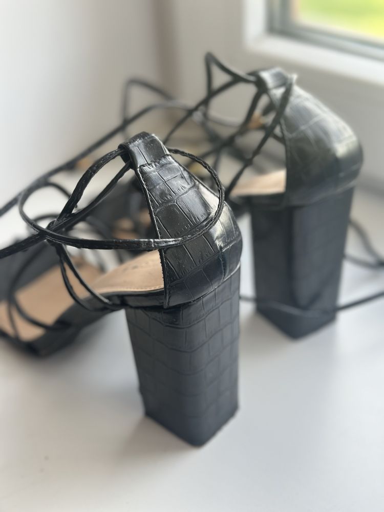 босоніжки converse різне взуття шкіряні лофери ботильони