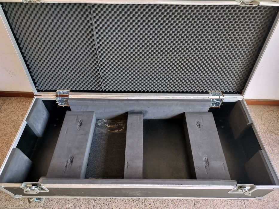 Case para teclado 88 teclas , ferragens de bateria....