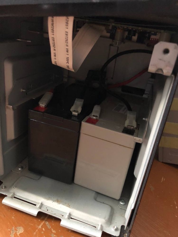 Продам бесперебойник UPS APC 1000