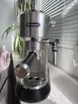 Продам Кавоварку рожкову DELONGHI Dedica EC685.M