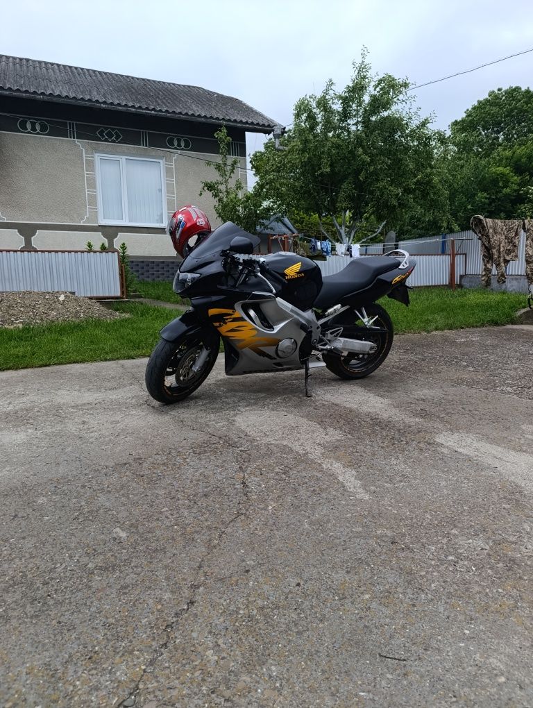 Продам хонду CBR 600F..