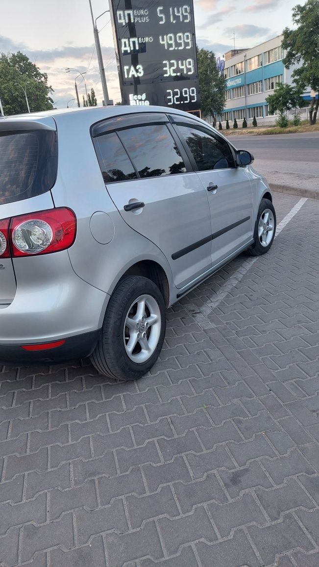 Срочно Vw Гольф Плюс АКПП, 1.6,Газ 4 поколение.