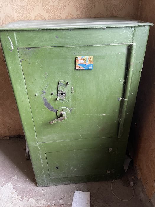 Сейф радянський великий