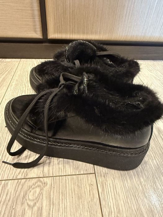 Продам теплі снікерси