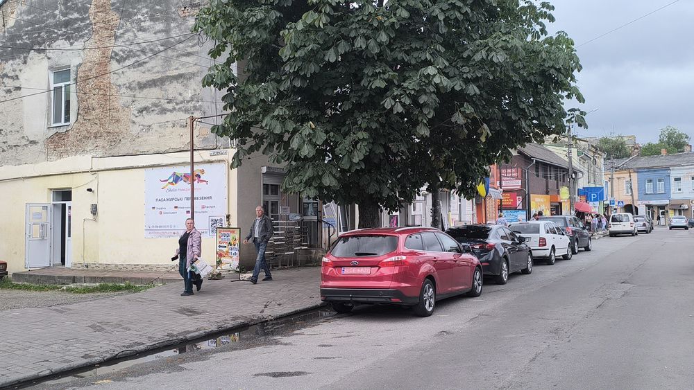 Оренда 35 м2 біля центрального ринку Стрий вул Успенська 44 світло 10