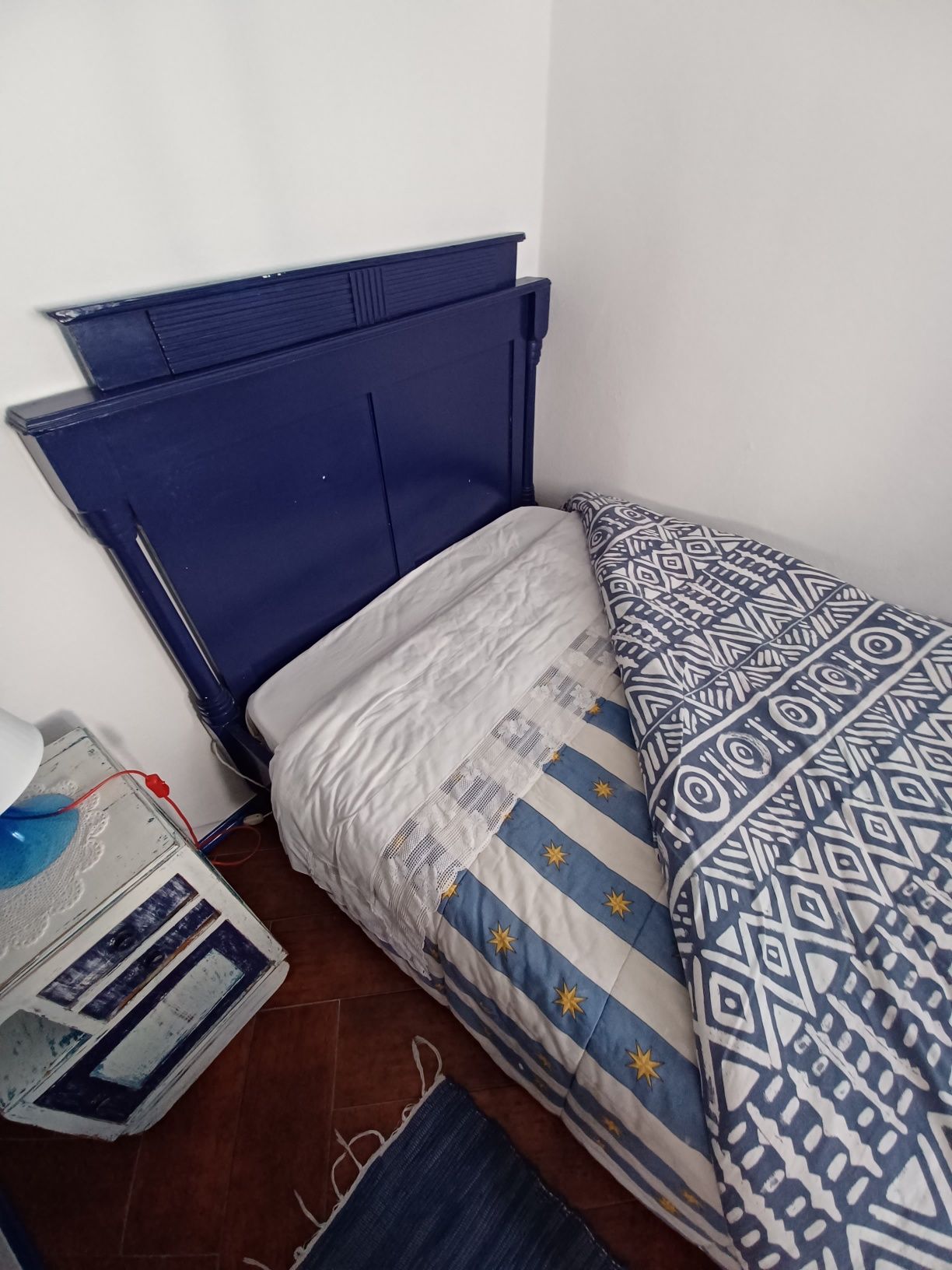 Cama corpo e meio azul