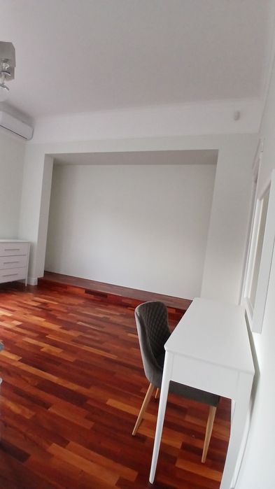 Власник. Продам будинок знаходиться технікою і меблями  в Ц-міському р