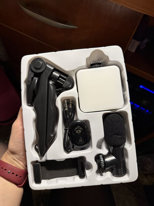 Штатив-тринога для телефону з мікрофоном та лампою