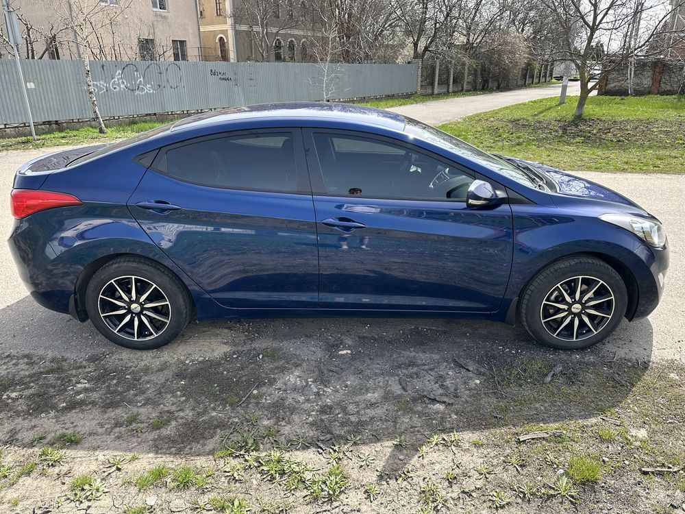 Hyundai Elantra 1.8 автомат