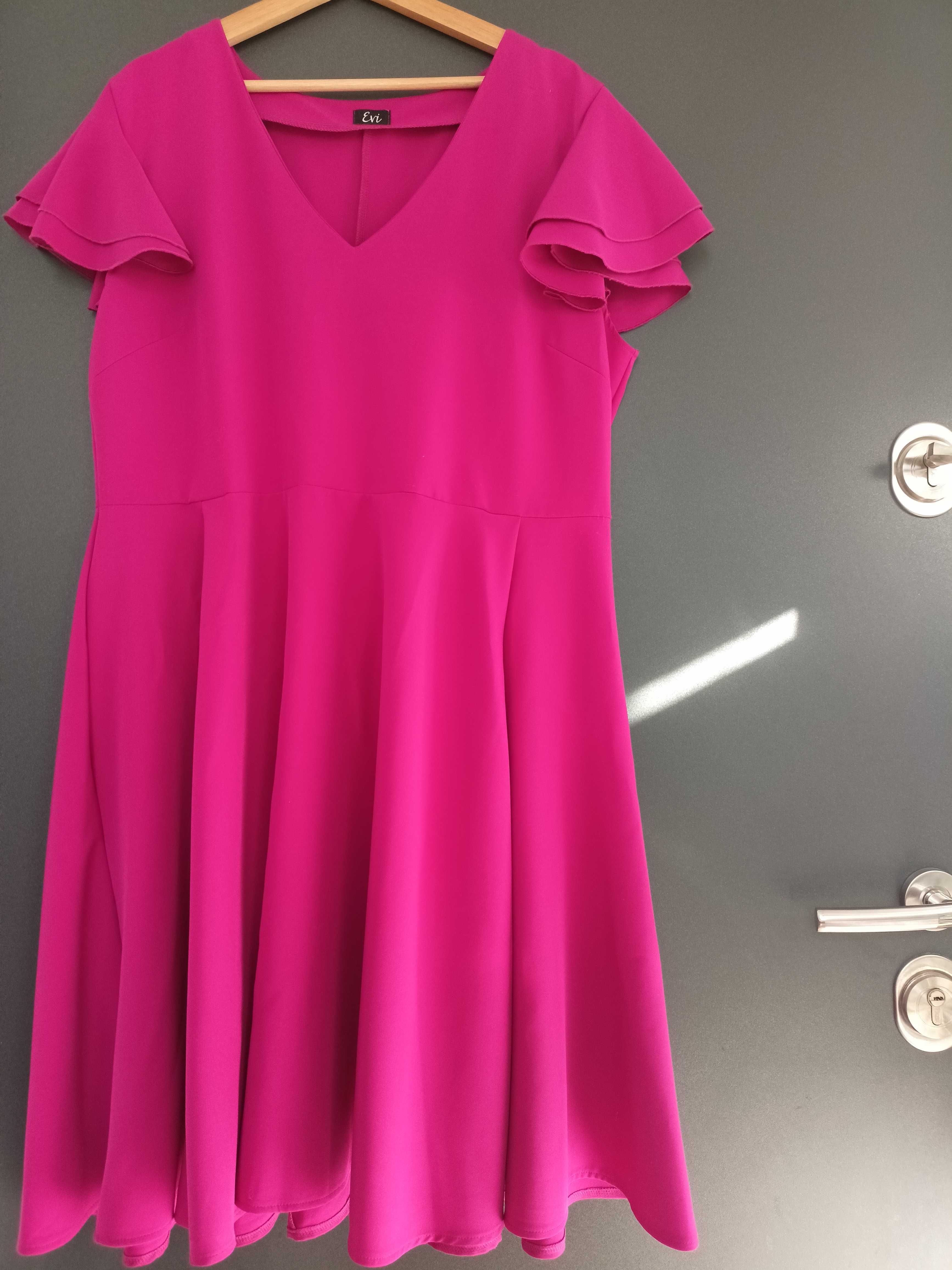 Elegancka sukienka w fuksjowym, różowym kolorze