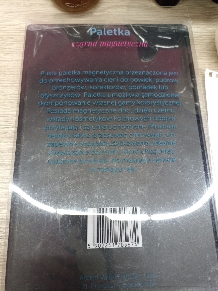 Paletka magnetyczna na cienie do powiek, makijaż